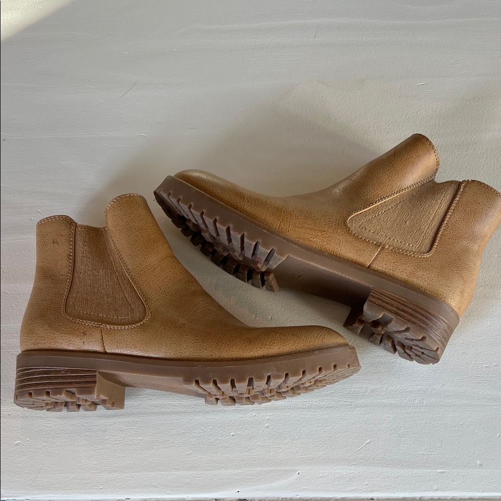 BareTraps Light Brown Ankle Booties Women's 6.5